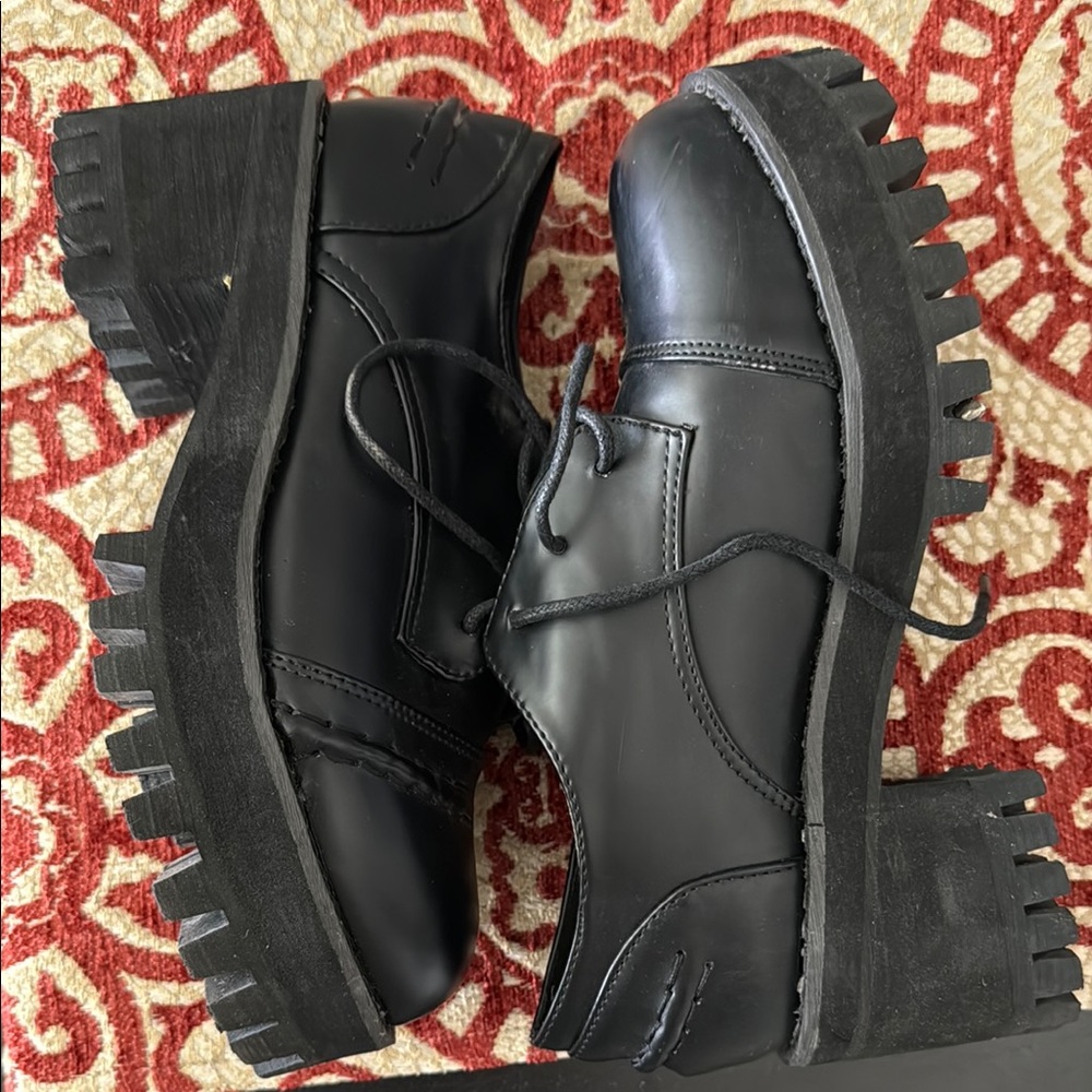 Black Oxfords with Sleek Design and Rugged Sole